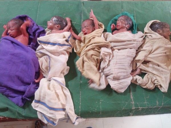 Woman gives birth to five children in Barabanki [Photo/ANI]