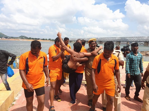 Police rescued person from drowning in Krishna river at Prakasam barrage on Friday. Photo/ANI