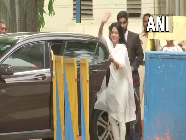 Indrani Mukerjea leaves Byculla women's prison in Mumbai (Photo/ANI)