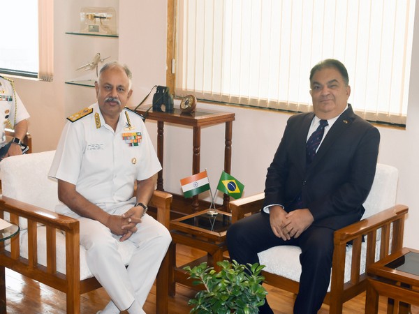Admiral Flavio Augusto Viana Rocha with VAdm Ajendra Bahadur Singh, CinC (Photo credit- PIB, Delhi)