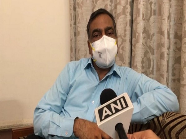 Dr Sanjay Dixit, Dean, Mahatma Gandhi Memorial (MGM) Medical College, Indore speaking to ANI on Monday. [Photo/ANI]