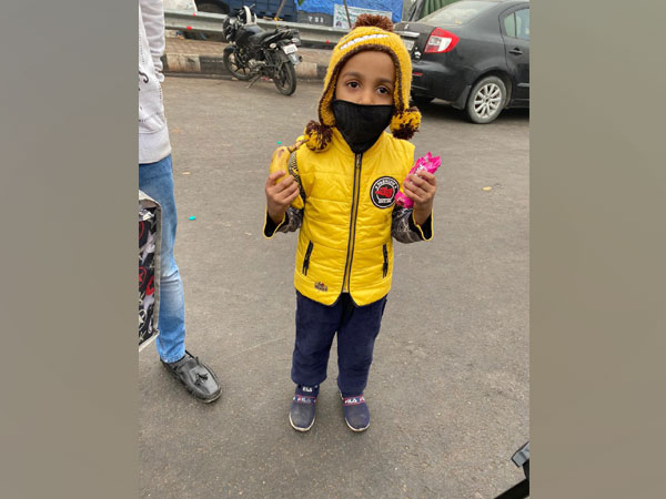 4-year-old Rehaan distributing biscuits and bananas to protesting farmers at Delhi-Ghazipur border on Saturday. (Photo/ANI)