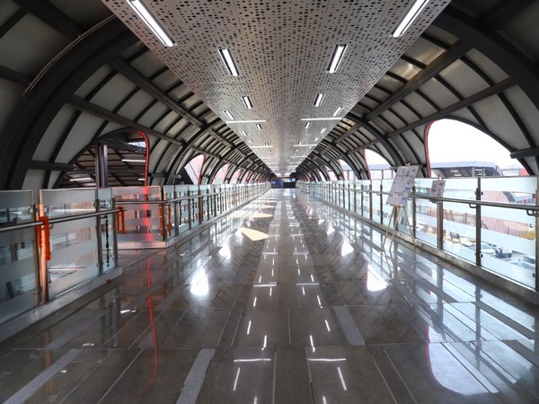 Skywalk in New Delhi railway station. 
