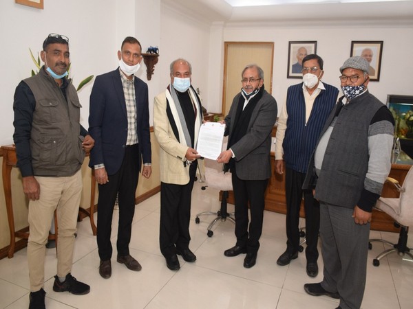 A delegation of five people, including Shastri's grandson Sanjay Nath Singh met Union Minister Narendra Singh Tomar on Tuesday. Photo/ANi