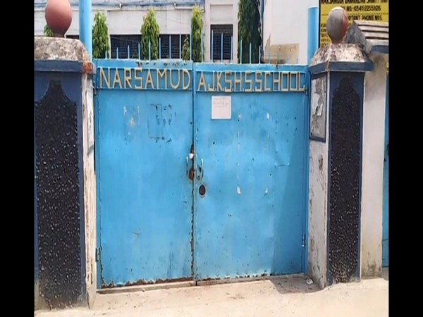 The state government has decided to establish a quarantine centre in the Narsamuda High School in the Gopalpur area of Asansol. (Photo/ANI)