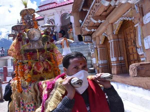 A priest carrying the palanquin of goddess Ganga in Uttarkashi, Uttarakhand [Photo/ANI]
