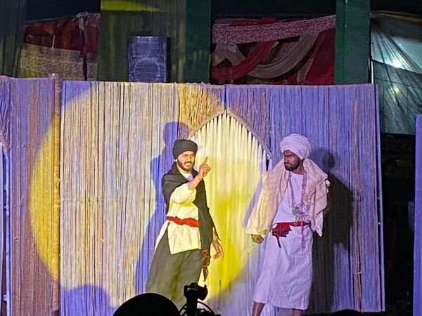 Students of Amritsar's Khalsa College performing at the Singhu border. (Photo/ANI)