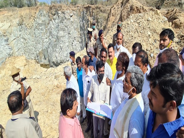 Former Karnataka Chief Minister Siddaramaiah at the quarry in Shivamogga's Hunasodu village. (Photo/ANI)