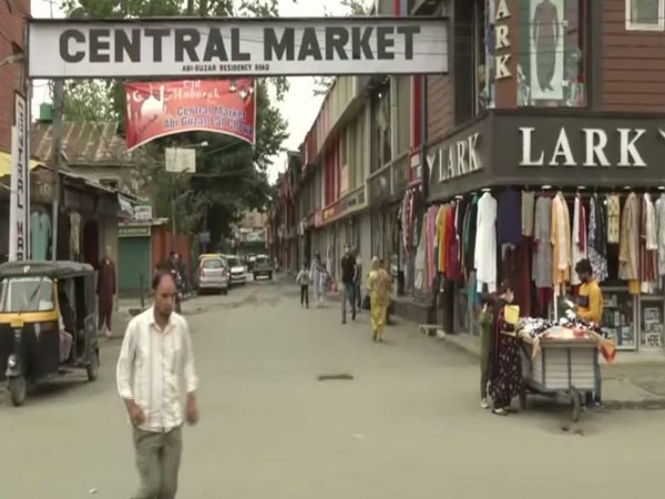 A visual from a market in Srinagar ahead of Bakrid. [Photo/ANI]