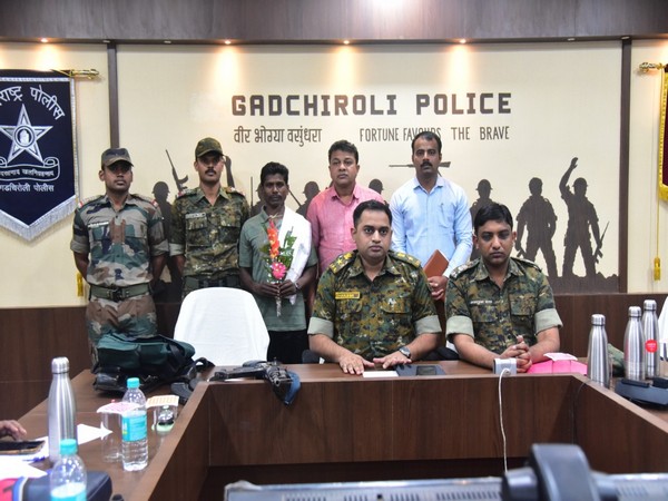 Naxal cadre Vilas Kolha surrendered before police in Gadchiroli on Friday. Photo/ANI