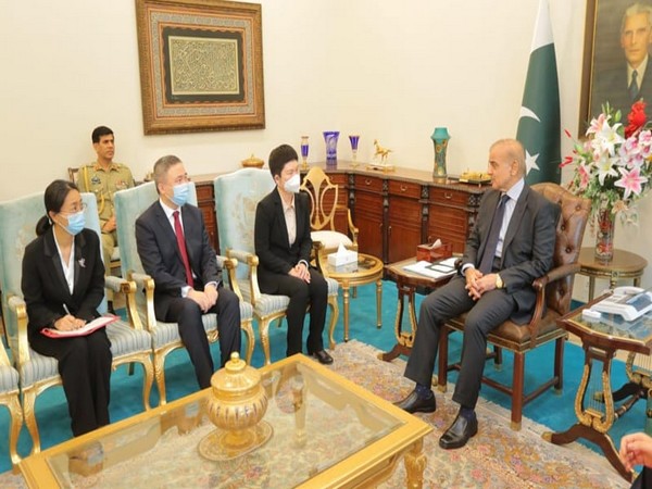 Pakistan Prime Minister Shehbaz Sharif with Chinese officials on Tuesday