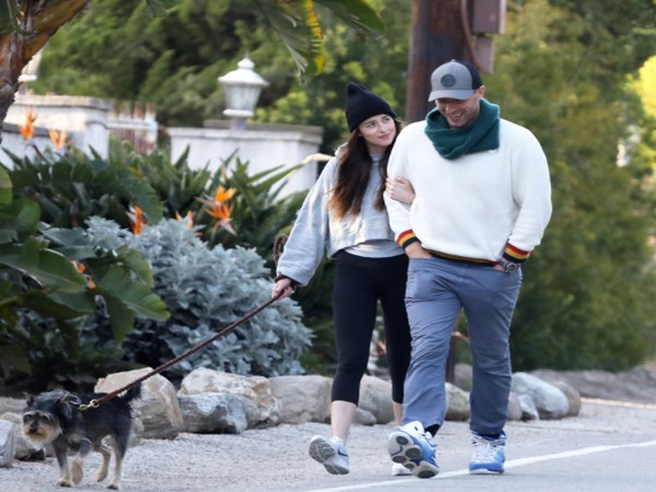 Dakota Johnson and Chris Martin (Image source: Instagram)