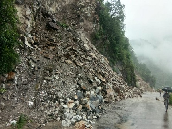 Chandigarh-Manali NH 3 blocked due to landslide