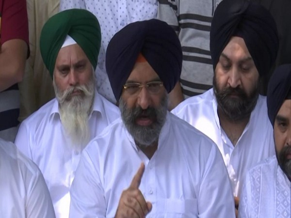 DSGMC President Manjinder Singh Sirsa addressing a press cnference in Srinagar on Monday. [Photo/ANI]