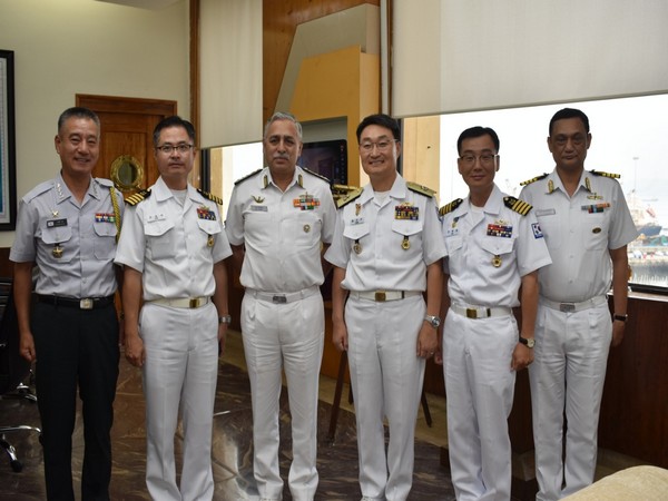 RAdm Min Soo Yang and Capt Kim Tea Yeol called on Vice Admiral RB Pandit