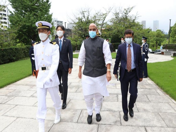 Defence Minister Rajnath Singh pays tribute to Japan's self-defence forces personnel. (Photo: Twitter\\@rajnathsingh)