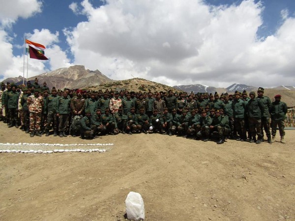 Army Chief General Manoj Pande COAS visited forward areas of Central Sector