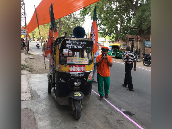 Auto driver Nemichand campaigning for Prime Minister Narendra Modi in Jodhpur. Photo/ANI