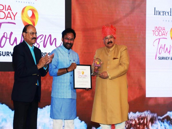 Union Tourism Minister G. Kishan Reddy presented awards to Uttarakhand Tourism Minister (Photo/ANI)