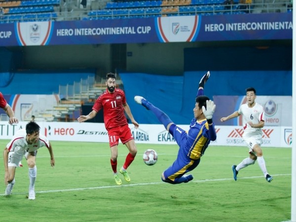 Players of Syria and DPR Korea in action (Photo/AIFF)