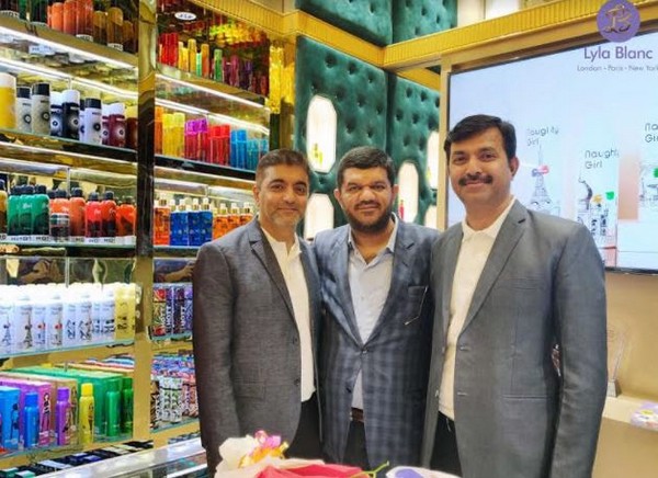 From L to R: Umer Kably - Vice President, Arif Fazlani -  Managing Director, Narendra Patil - Sr Vice President 