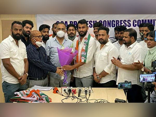 BJP youth leader Gajanan Tilve joins Congress (Photo/ANI)