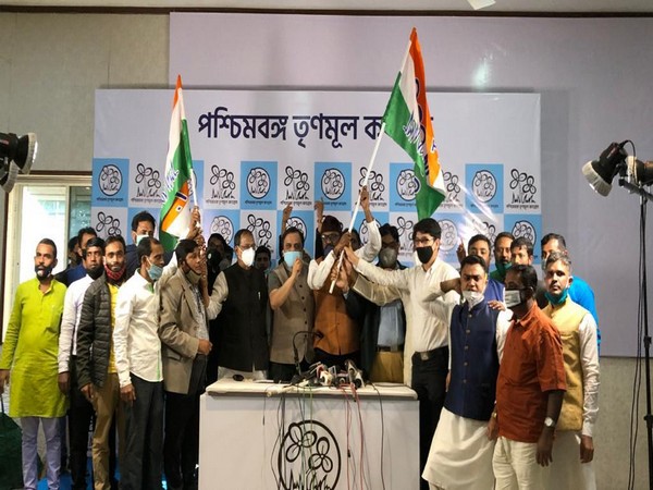 AIMIM's West Bengal unit leader Anwar Pasha along with several other party workers joined TMC (Photo/ANI)