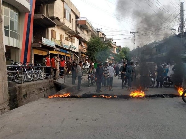 Police in PoK's Poonch opens fire on peaceful protesters, many injured
