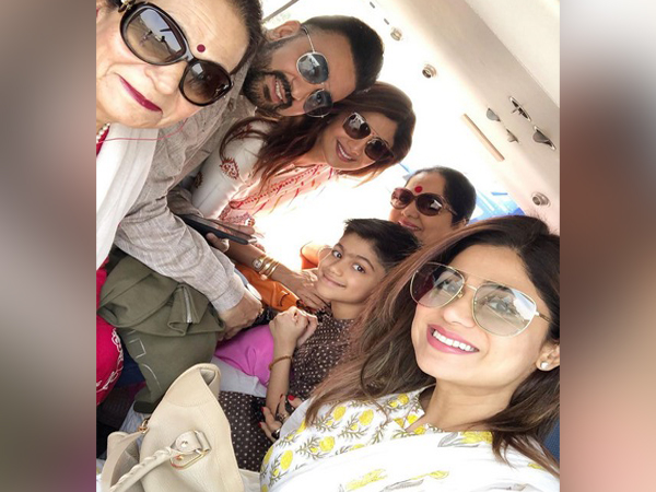 Bollywood Actor Shilpa Shetty with her family (Image courtesy: Instagram)