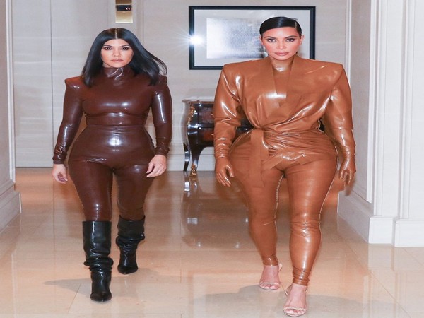 Kourtney and Kim Kardashian (Image courtesy: Instagram)