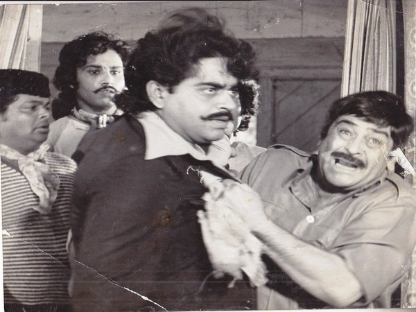 Shatrughan Sinha and Raj Kapoor in a still from 'Khaan Dost' (Image source: Instagram)