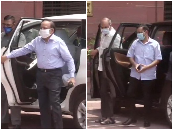 Dr Harsh Vardhan (L) and Arvind Kejriwal (R) reach MoH office on Sunday for a meeting. [Photo/ANI]
