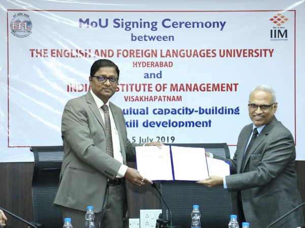 The MoU being exchanged between Vice Chancellor E Suresh Kumar of EFLU and M Chandrasekhar, Director of Indian Institute of Management. Photo/ANI