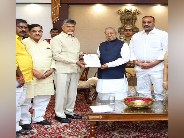 Former Chief Minister N Chandrababu Naidu with Andhra Pradesh Governor Biswabhusan Harichandan on Thursday. (Photo/ANI)