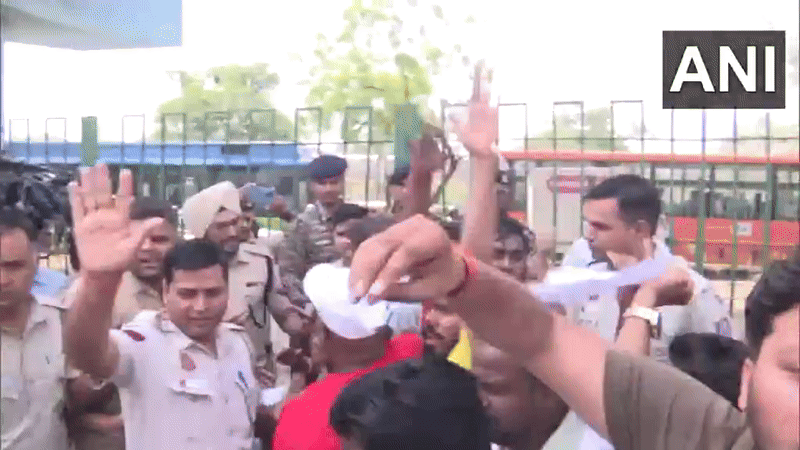 Locals in Seelampur protest against stabbing of 17-year-old boy (Photo/ANI)