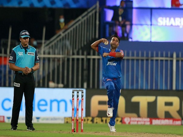 Delhi Capitals' spinner Amit Mishra in action against KKR at Sharjah (Photo/ iplt20.com)