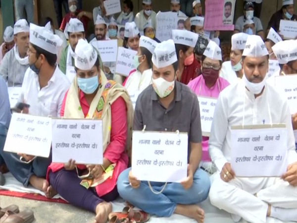 AAP leaders protested for the release of salaries of MCD employees on Monday. [Photo/ANI]