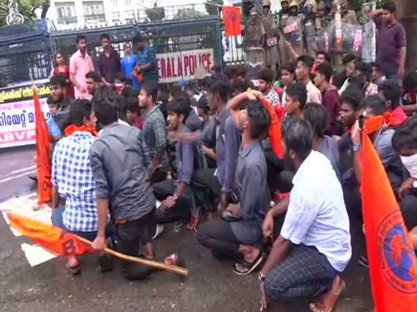 ABVP workers outside Kerala secratariat on Thursady in Thiruvananthapuram. Photo/ANI