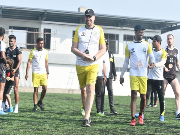 Coach Andrey Chernyshov during Mohammedan SC during practice session (Image: AIFF Media)