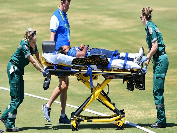 Achini Kulasuriya being taken to ambulance in a stretcher. (Photo/cricket.com.au Twitter)