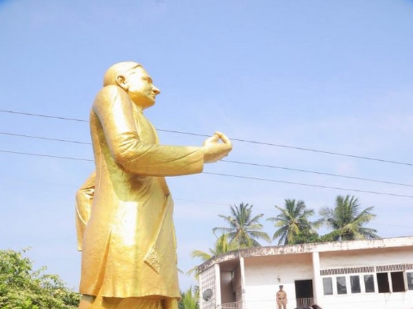 Representative image D.A. Rajapaksa's statue that was brought down by angry protests on Tuesday. (Photo credit: Namal Rajapaksa's twitter handle)