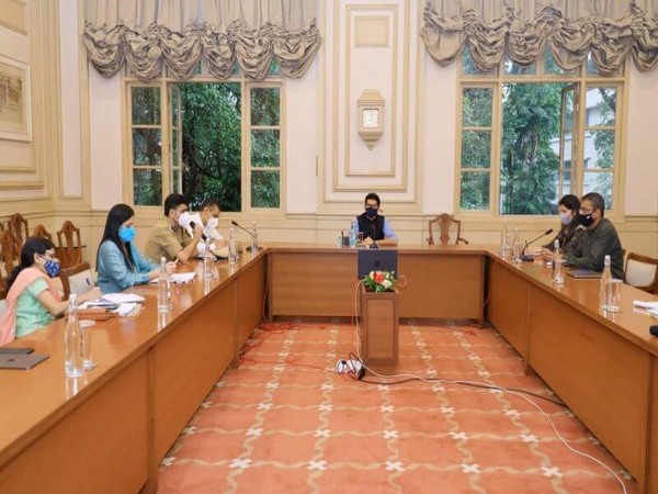 Aditya Thackeray with Project Directors of the LOC (Photo/AIFF)