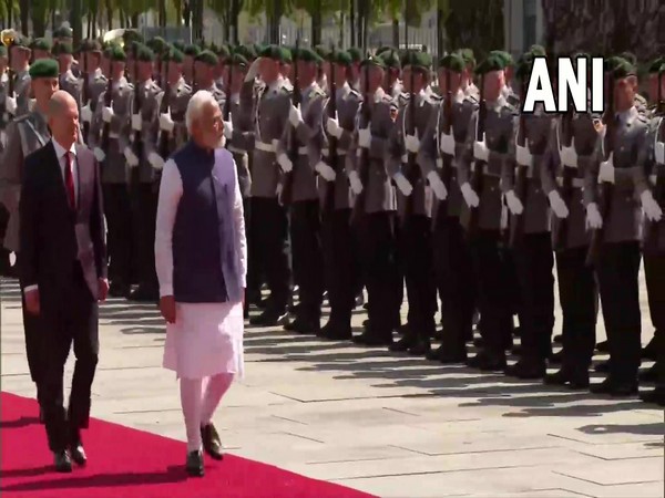 Prime Minister Narendra Modi received a guard of honour at Federal Chancellery in Berlin on Monday.