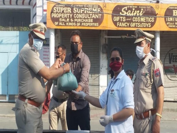 AIPL team distributing ration to migrant workers