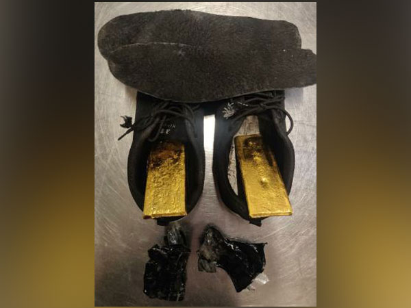Custom officers of IGI airport seized two gold bars from a Afghan man's shoes in New Delhi. (Picture courtesy: IGI Airport)