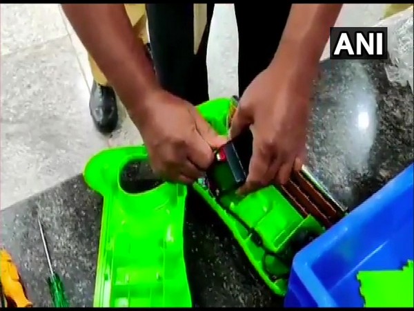 AIU seized 1.69 kilograms of 24-carat gold from a passenger who arrived at Kozhikode Airport on Sunday. (Photo/ANI)
