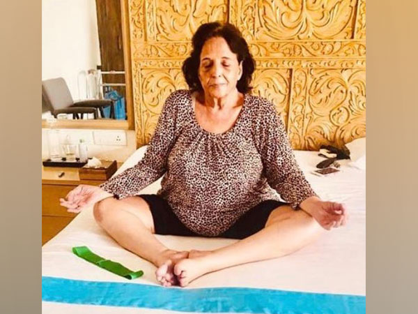 Akshay Kumar's mother practising yoga