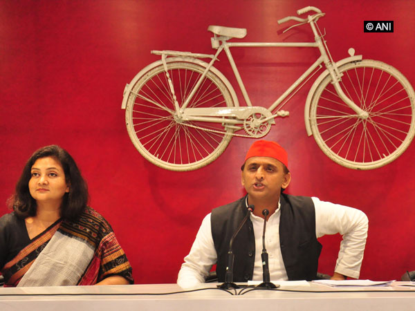 Samajwadi Party president Akhilesh Yadav and party's Varanasi candidate Shalini Yadav at a press conference in Lucknow on Monday. Photo/ANI