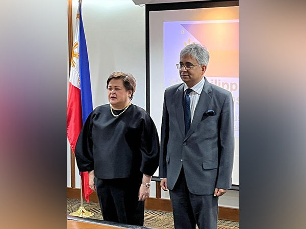 MEA East Saurabh Kumar and Undersecretary Theresa Lazaro (Photo: Twitter/@MEAIndia)