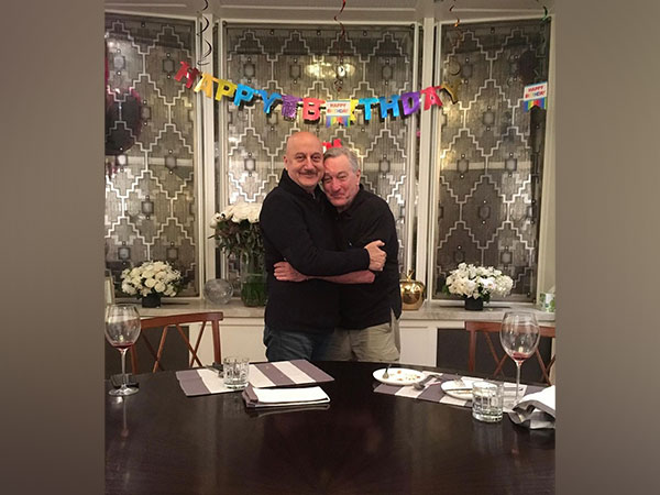 Anupam Kher and Robert De Niro (Image source: Instagram)